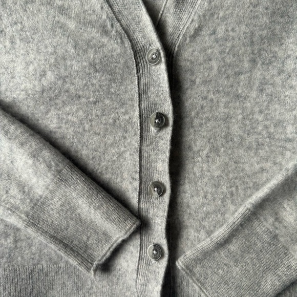 Abercrombie and fitch 100 % Cashmere cardigan Grey Size Small - Picture 4 of 5